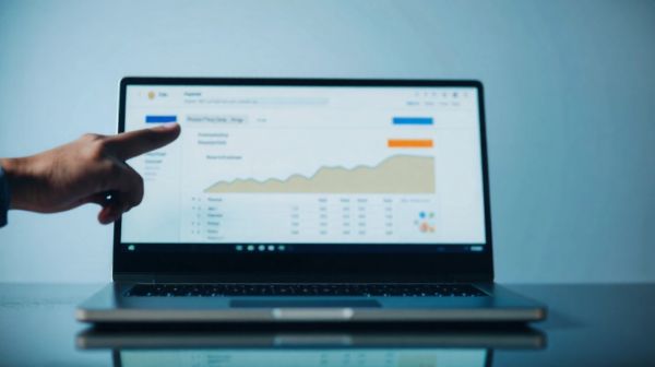 Investir dans les backlinks : guide des coûts pour débutants